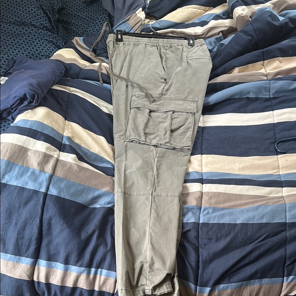 PacSun Gray Cargo Pants with Versatile Style